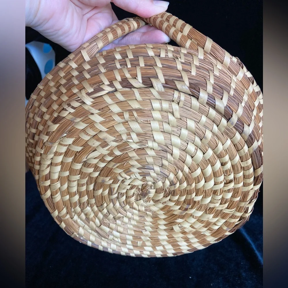 Vintage Sweetgrass Basket With Handle Handmade In Charleston, South Carolina - Picture 6 of 10